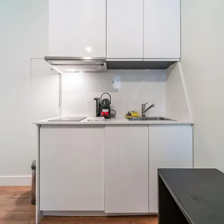 דירה Cozy And Quiet 1br - Intendente | By Airnest *