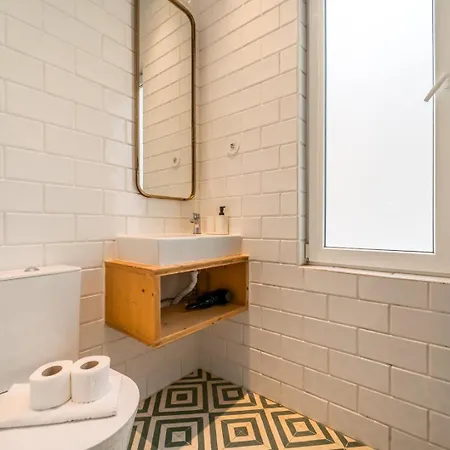 Cozy And Quiet 1br - Intendente | By Airnest ליסבון