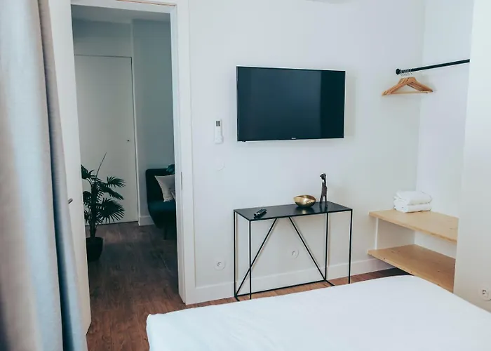 Διαμέρισμα Cozy And Quiet 1br - Intendente | By Airnest